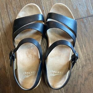 Women’s Dansko size 39 sandals